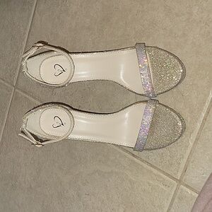 Windsor heels size 8